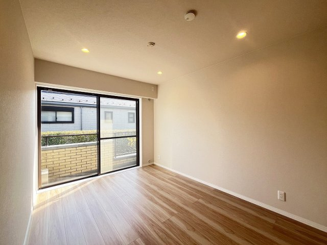 6.5帖/さまざまな家具を取り入れやすいナチュラルな内装。