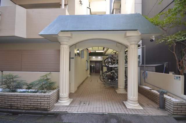 エントランスと駐輪場