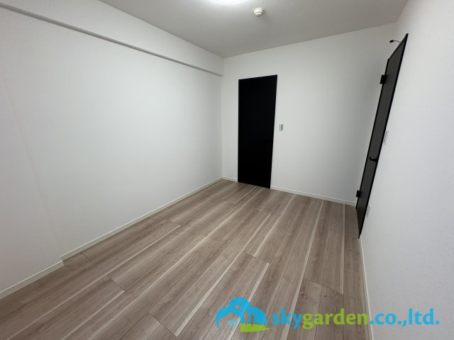 落ち着いて過ごせるお部屋なので、寝室にいかがでしょうか