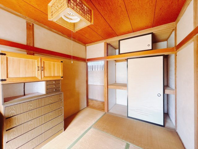■和室｜意外と場所をとるアイロンがけや、お洗濯物を畳むときにも広々と使うことができ、ちょっと一休みしたいとき、すぐに横になれるのも魅力です♪