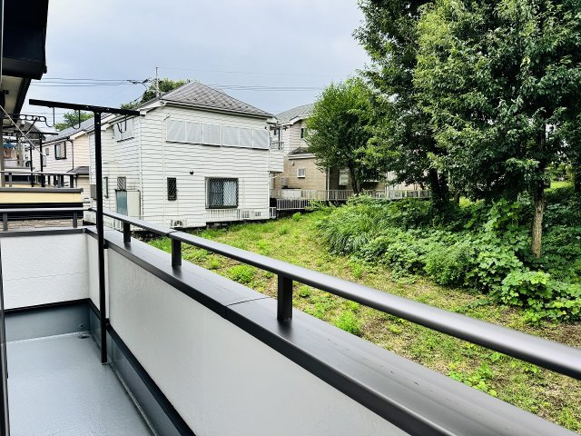 ～2部屋から出入り可能なバルコニー　陽当たり良好、洗濯物がよく乾きそうです～