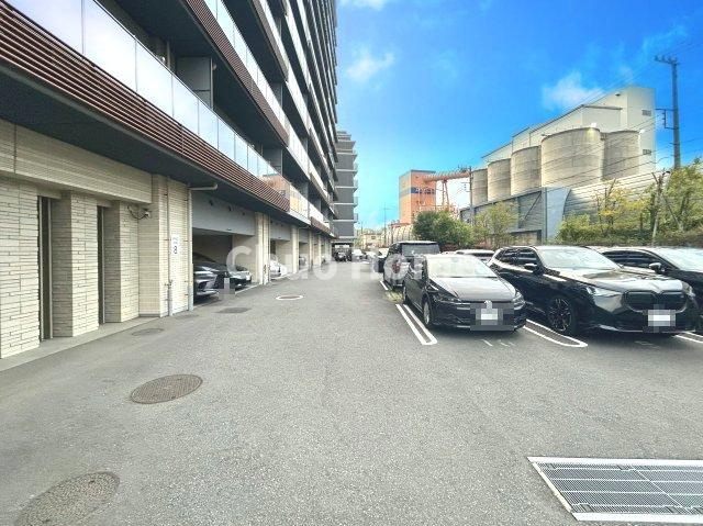 【敷地内駐車場】最新の空き状況や費用などの詳細は担当スタッフまでお問い合わせください。
