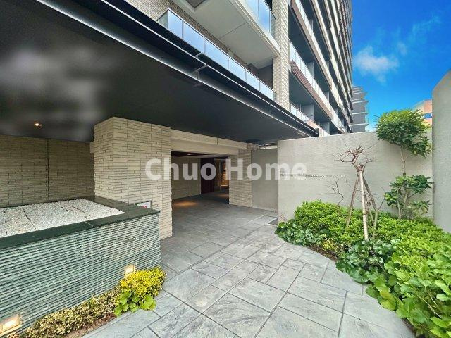 【エントランス】マンションのエントランスは、その物件の印象を決める、顔とも言える場所です。毎日通る場所ですからきれいなのが一番です。
