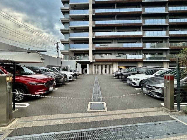 【敷地内駐車場】最新の空き状況や費用などの詳細は担当スタッフまでお問い合わせください。