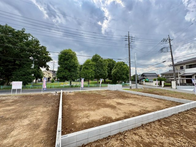 全10区画　　間取り・外観・設備まで自由にプランニング可能。暮らし方に合わせた住まいをご提案できます。花田小学校まで徒歩約4分(270ｍ)、毎日の通学がしやすい住環境です。