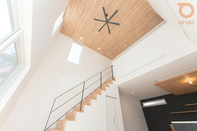 【ondo建物プラン例/吹き抜け】開放感あふれる吹き抜けが、空間にゆとりと明るさをもたらします。
