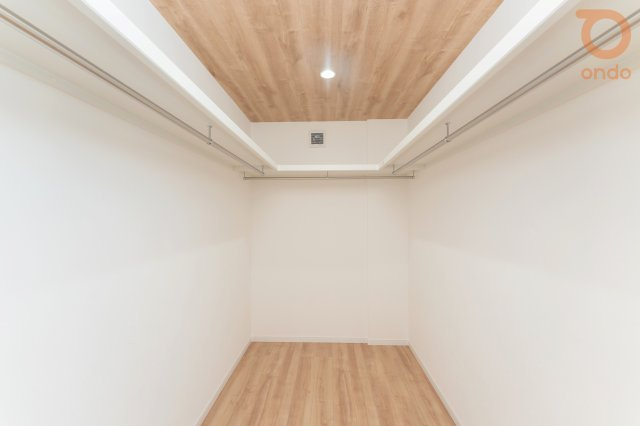 【ondo建物プラン例/ウォークインクローゼット】衣類はもちろん、季節物やバッグなどもまとめて収納できる便利なウォークインクローゼット。