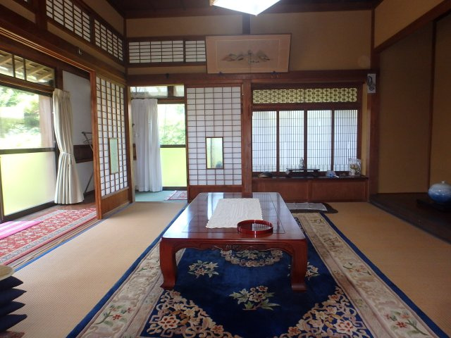 和室ならではの温かな和の空間で寛ぎの時間を過ごせます