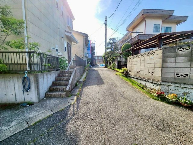 前面道路含む現地写真です