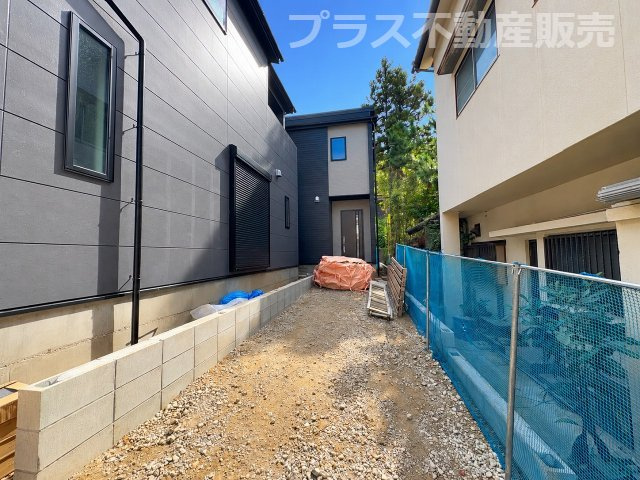 現地写真。プラス不動産販売なら、現場の全ての棟をまとめてご見学頂けます。