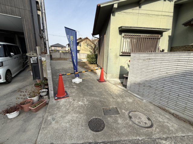 前面道路含む現地写真です