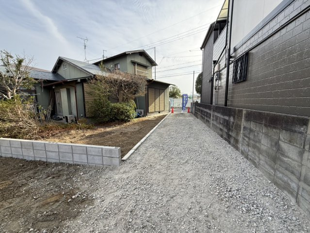 前面道路含む現地写真です