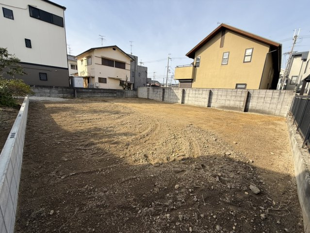 前面道路含む現地写真です