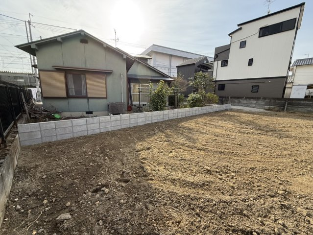 前面道路含む現地写真です