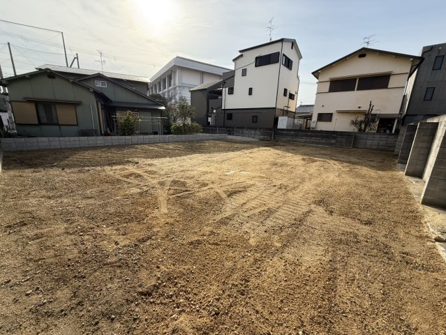 前面道路含む現地写真です