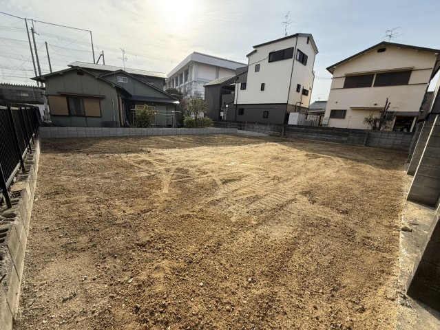 前面道路含む現地写真です