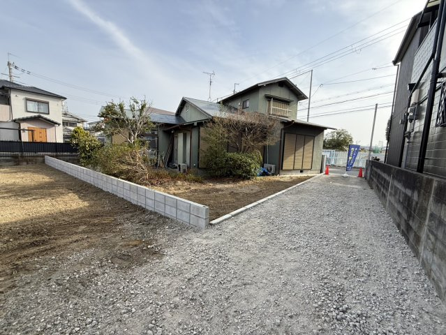 前面道路含む現地写真です