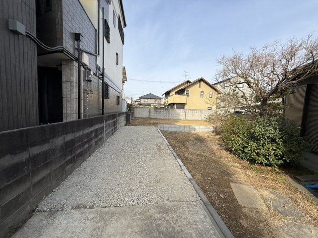 前面道路含む現地写真です