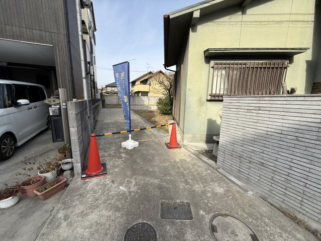 前面道路含む現地写真です