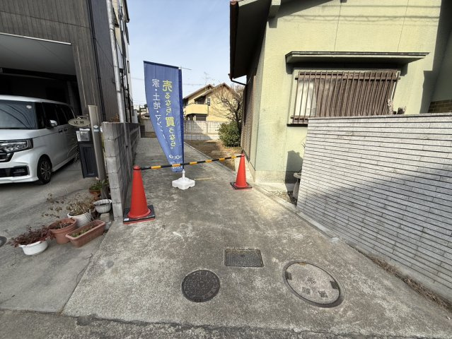 前面道路含む現地写真です