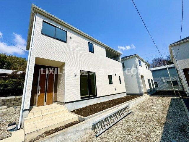 閑静な住宅地に馴染む落ち着いた色合いの外観。一度、是非、現地をご見学ください。　