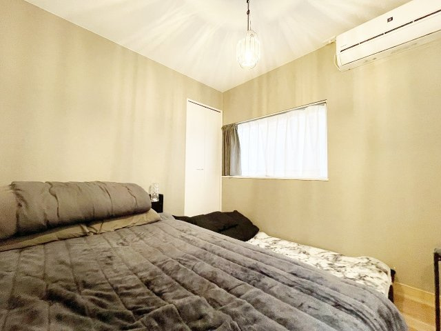 ゆったり過ごせる主寝室、心地よいプライベート空間