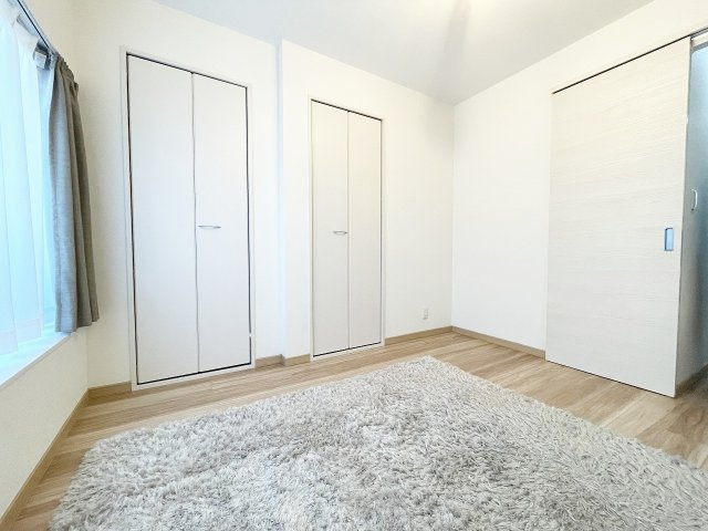 おしゃれインテリアも映える明るい居室