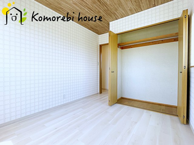 落ち着いた色調の洋室です