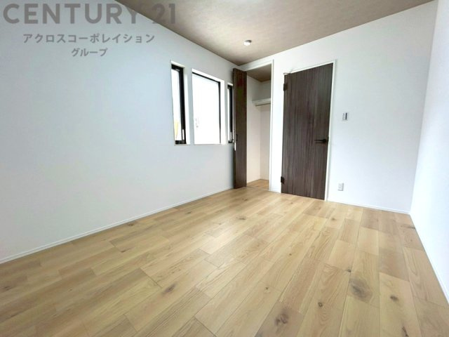 子供部屋…創造性や成長を促す遊びの空間を提供。学習や趣味に集中できる環境を整えます。個別のプライベートスペースは自己表現と自立心を育み、心地よい睡眠環境を整えリラックスできる場所を提供。