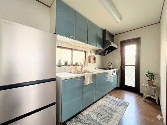 ◆キッチンからダイニングやリビングが見渡せるキッチン。料理をしながら家族とコミュニケーションをとれるだけでなく、大きな開放感も得られることができます。(家具はイメージです)