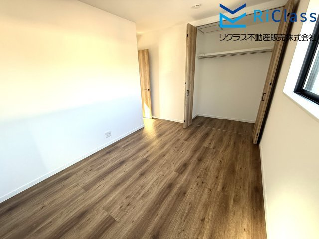個人の部屋や寝室として使える洋室です