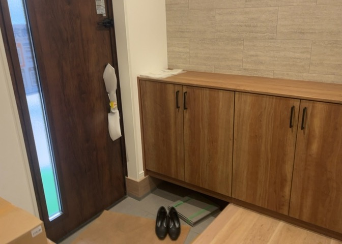 玄関には靴類はもちろん、アウトドア用品やベビーカーも収納できるシューズインクロークを完備。さらにシューズボックスも付いているため、常に整理された気持ちの良い玄関で家族やお客様をお迎えできます。