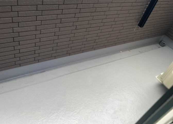 日当たりに恵まれた南面バルコニーは、毎日の洗濯物や布団を一度にたくさん干せる奥行きと広さがあります。2階の各洋室から直接移動しやすい配置になっており、日々の家事効率を大きく高めてくれます。