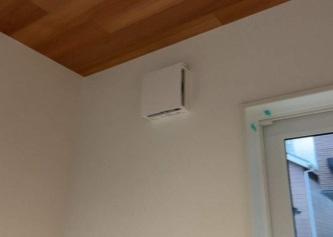 省エネルギー対策に優れた住まいは、断熱性能が高いため季節を問わず快適な室温を一定に保ちやすい環境です。効率よくエアコンなどの空調を稼働させることができるため、省エネで健やかな生活を叶えてくれます。