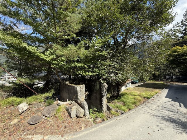 【笛吹市御坂町藤野木　売地の周辺】