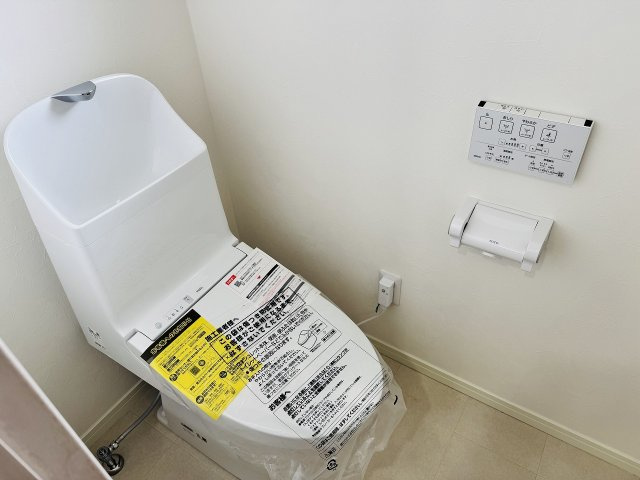 ～新規交換済、暖房温水洗浄機能付きトイレ　冬場は特に嬉しい機能ですね～