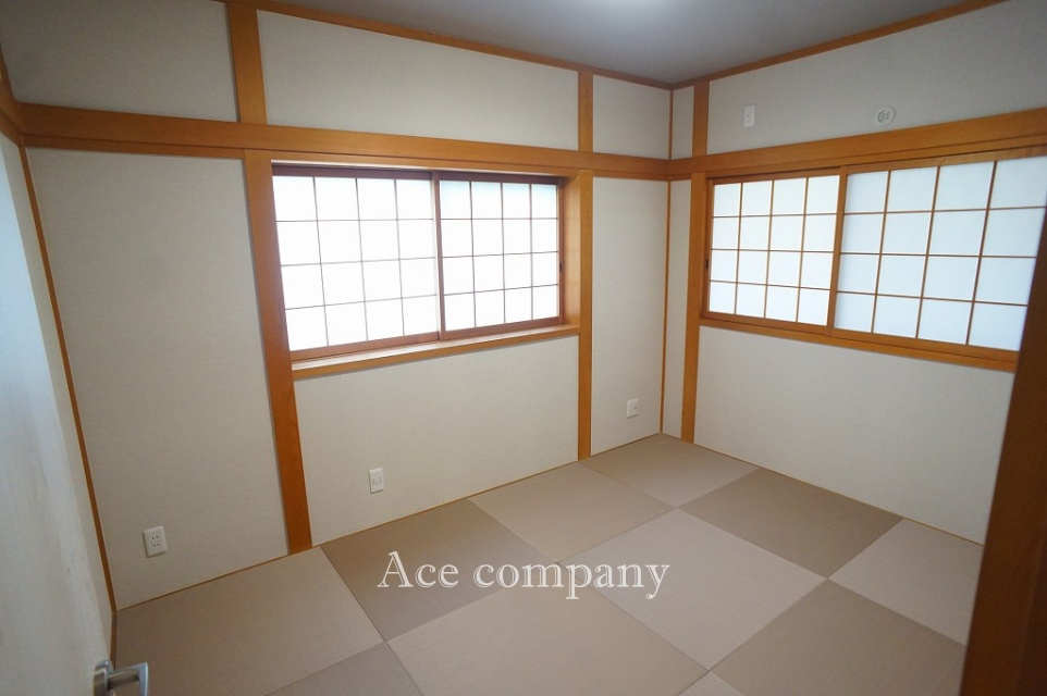 【1階：和室】お洒落カラーの琉球畳☆押し入れ完備です♪