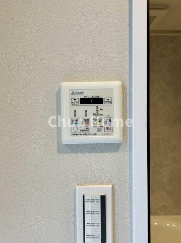 【浴室乾燥機】暖房・冷風・換気・乾燥が可能です。毎日を快適に過ごせるうれしい機能が揃っています。雨の日の洗濯物も安心です。
