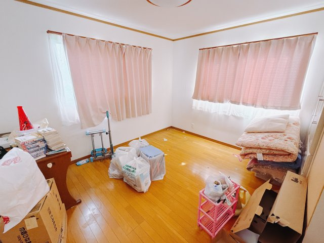 ■洋室｜お子様の一人部屋にピッタリな洋室。木のぬくもりを感じるフローリングは、天然木の味わいが時とともに深みを増していきます。また、傷にも強く、フリーワックスでお手入れもラクラクです♪