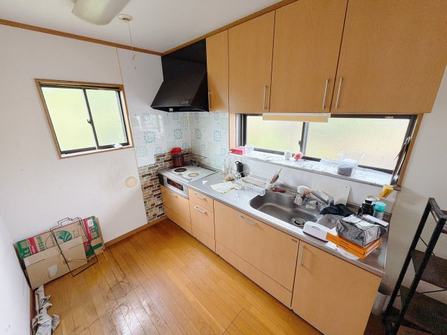 ■キッチン｜ワークトップの幅が広く、お子様といっしょにお料理をつくったり、ちょっとしたパーティーも楽しめます。フラットなのでお掃除がしやすいのもポイントです♪