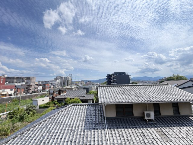 【眺望】周辺に高い建物がなく開放感あふれる眺望、爽やかな風がお部屋全体に舞い込みます。