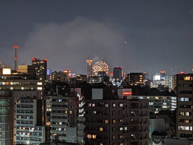 本物件屋上から確認できました花火（北側方向・令和8年8月8日撮影・屋上は普段は開放しておりません）