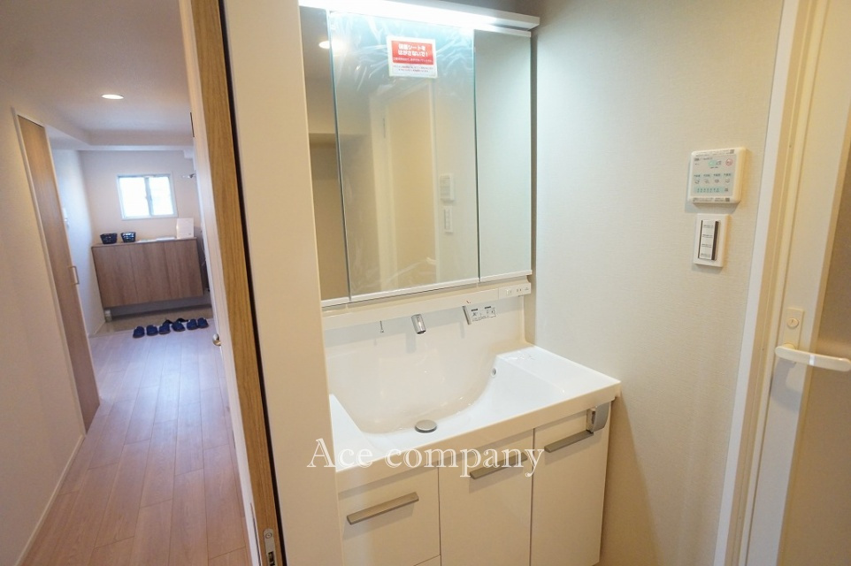 洗面台・洗濯パン＆水栓・分電盤、全て新調です☆