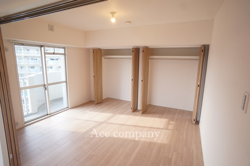 【洋室6.1帖】西側のバルコニーに面したお部屋☆大容量のクローゼット完備です！