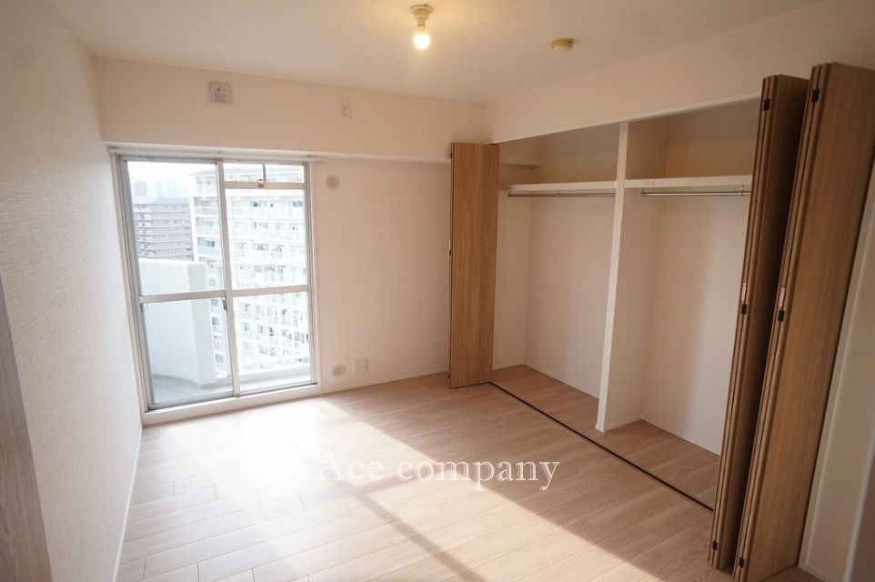 【洋室6帖】西側のバルコニーに面したお部屋☆大容量のクローゼット完備です！