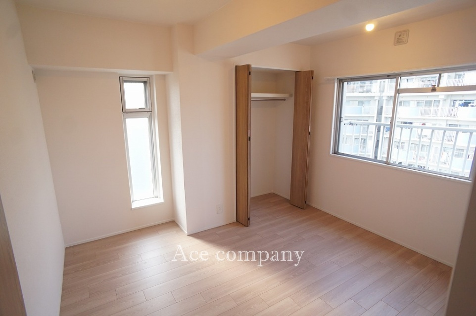 【洋室5.6帖】2面に窓付き☆クローゼット完備です♪