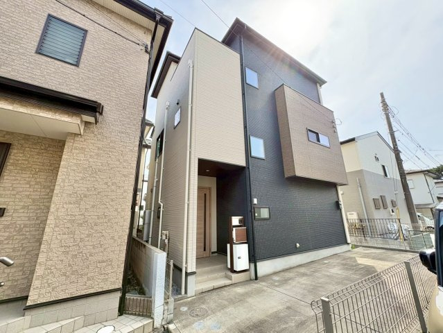 全居室に収納がある3LDK！視線が気になりにくく、採光も取りやすい広々19.1帖の2階リビング！駐車スペース2台可(車種による)！