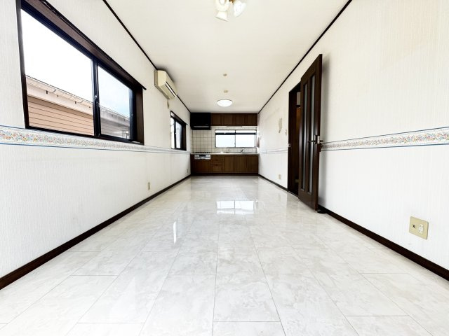 ゆったり過ごせる居間です