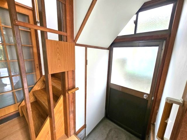 キッチンのすぐそばに勝手口があります♪