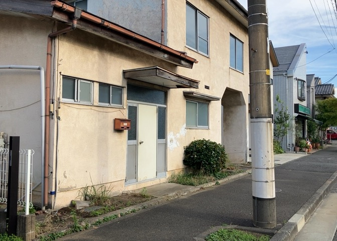 土地の形が極端に長細かったり、狭小地、あるいは道路との高低差がある傾斜地だった場合、後々売ろうとしても買い手がつかない場合もあります。後々、売却することになった時に価値の下がらない土地を選びましょう。